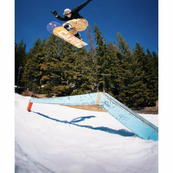 CAPiTA Defenders Of Awesome Snowboard + Union Ultra Snowboard Bindings 2025