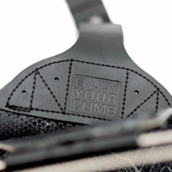 Jones Ultralight Stratos Splitboard + Karakoram Straightline + Split Interface Splitboard Bindings + Nomad Pro Universal Tail Clip Splitboard Skins 2025