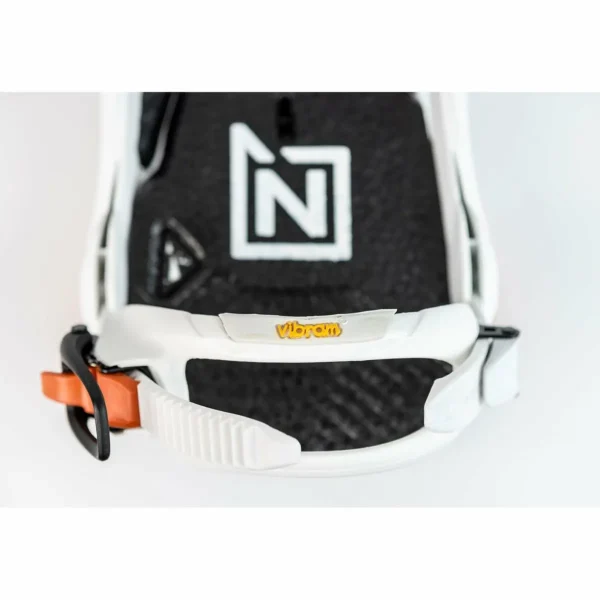 Nitro Banker Snowboard + Phantom Snowboard Bindings 2025