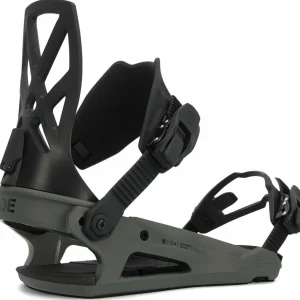 Ride Warpig Snowboard + C-4 Snowboard Bindings 2025
